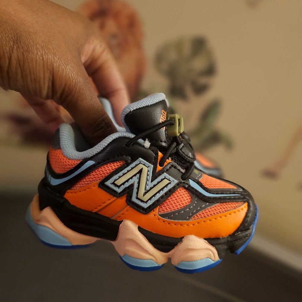 Toddler New Balance 9060- Sun Glow | Black size 4